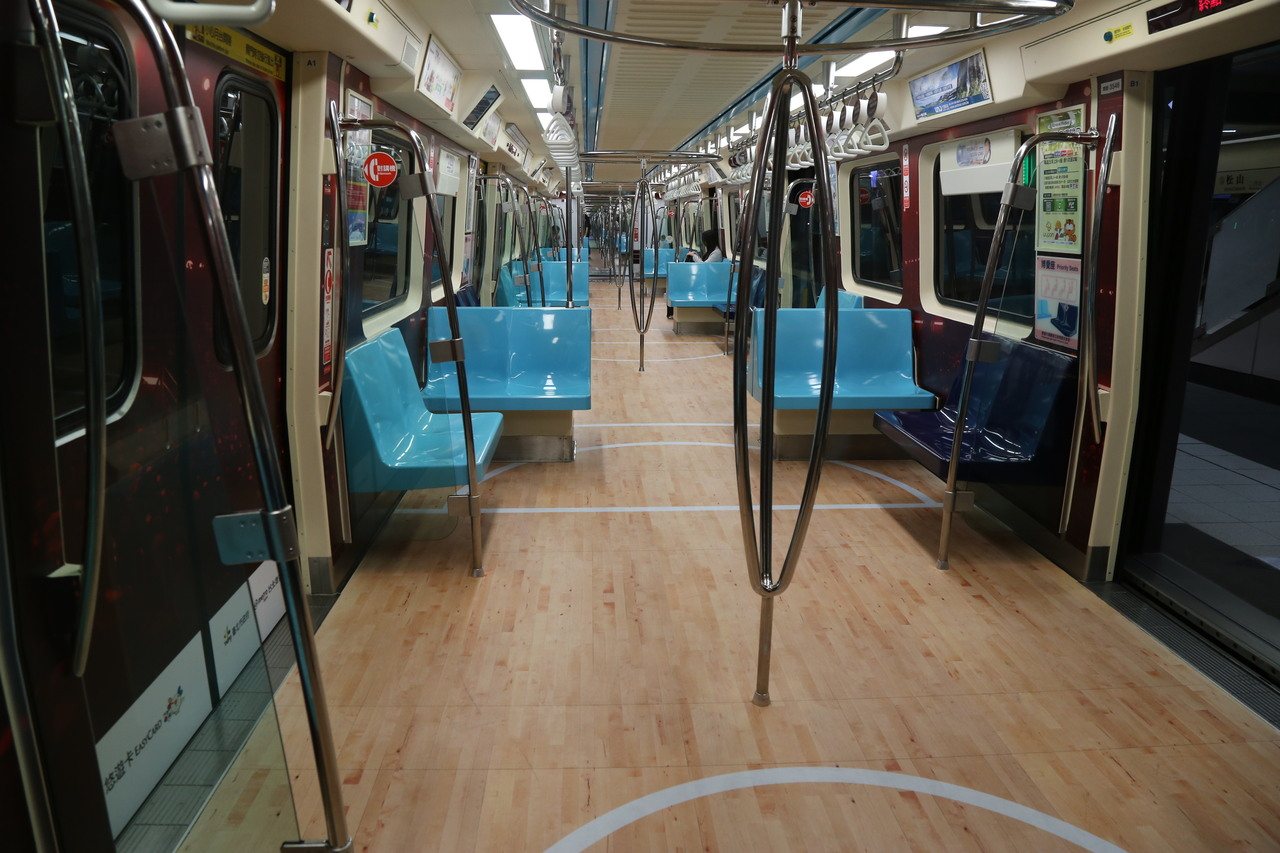 很困惑！她搭北捷驚覺「車廂1改變」 網一票讚翻：沒了也好| 鄉民爆報看| Oops | 聯合新聞網
