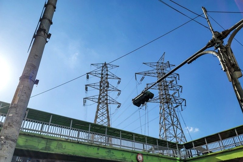 夏月電價將啟動，2.5萬戶高壓、特高壓用電大戶率先自5月16日起至10月15日適用，緊接著1,400萬民生用戶則於6月1日至9月30日適用。 圖／聯合報系資料照片