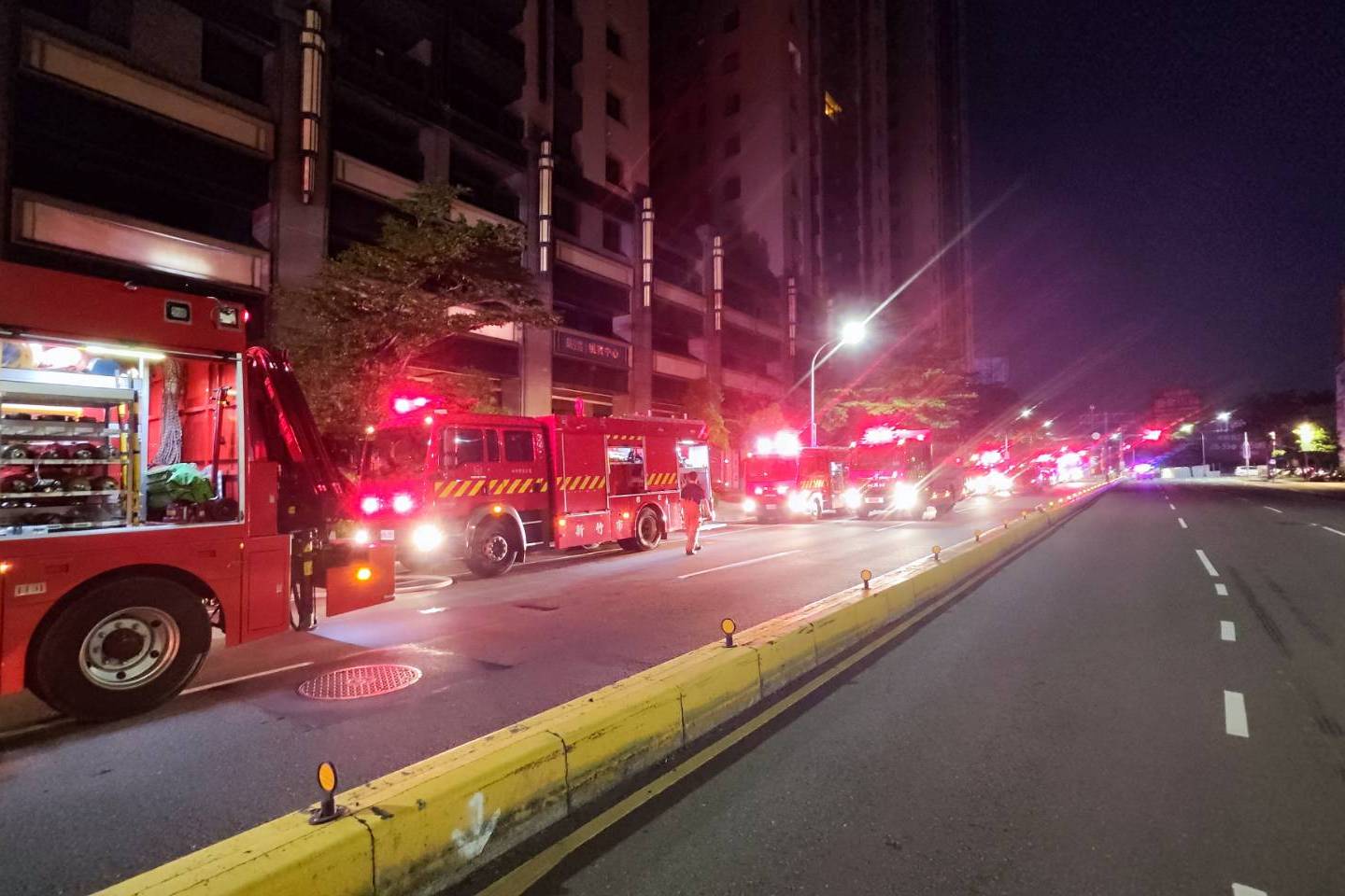 竹市東區大樓火警2勇消入內搜救疑氣瓶耗盡倒樓梯間殉職| 竹市2消防殉職| 社會| 聯合新聞網