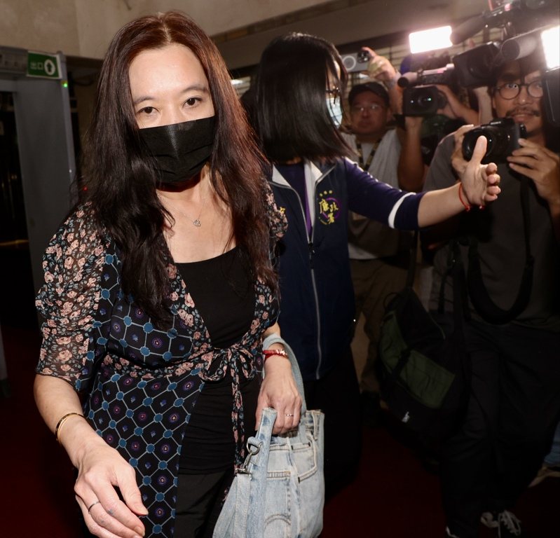 應曉薇搜索前一天想去香港...她否認要逃亡目的是「幫媽媽買藥」 | 京華城案大搜索| 要聞| 聯合新聞網