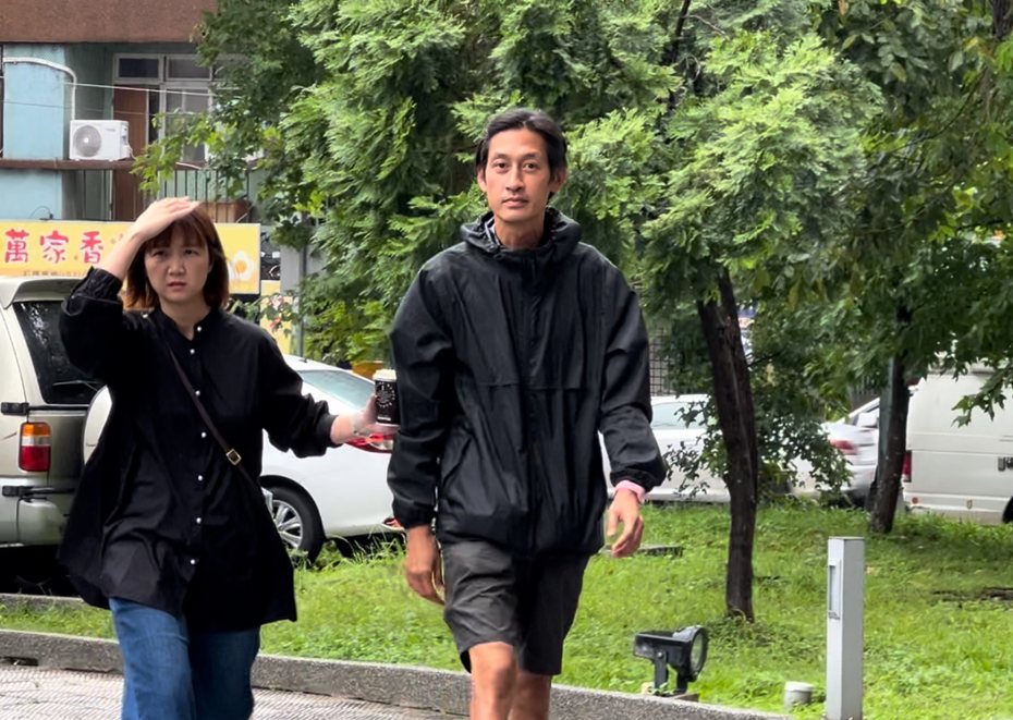 唐治平（右）狀況特別，演藝圈不少人想伸援手相助，左為經紀人小恬。圖／本報資料照片