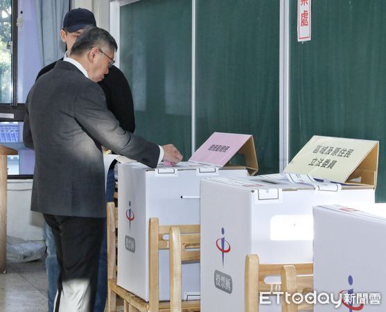 ▲▼柯文哲投下總統副總統選票 2024總統大選。（圖／記者屠惠剛攝）