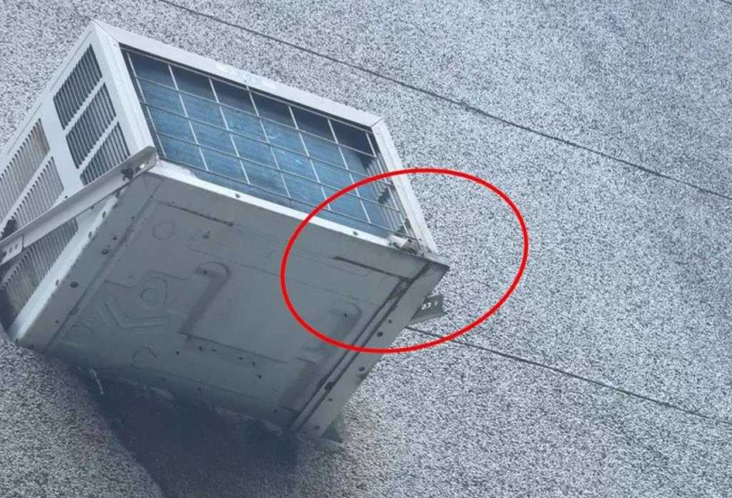 環保局提醒，窗型冷氣未接冷凝水引流管，容易製造噪音又汙染環境。（台北市環保局提供／謝佳君台北傳真）