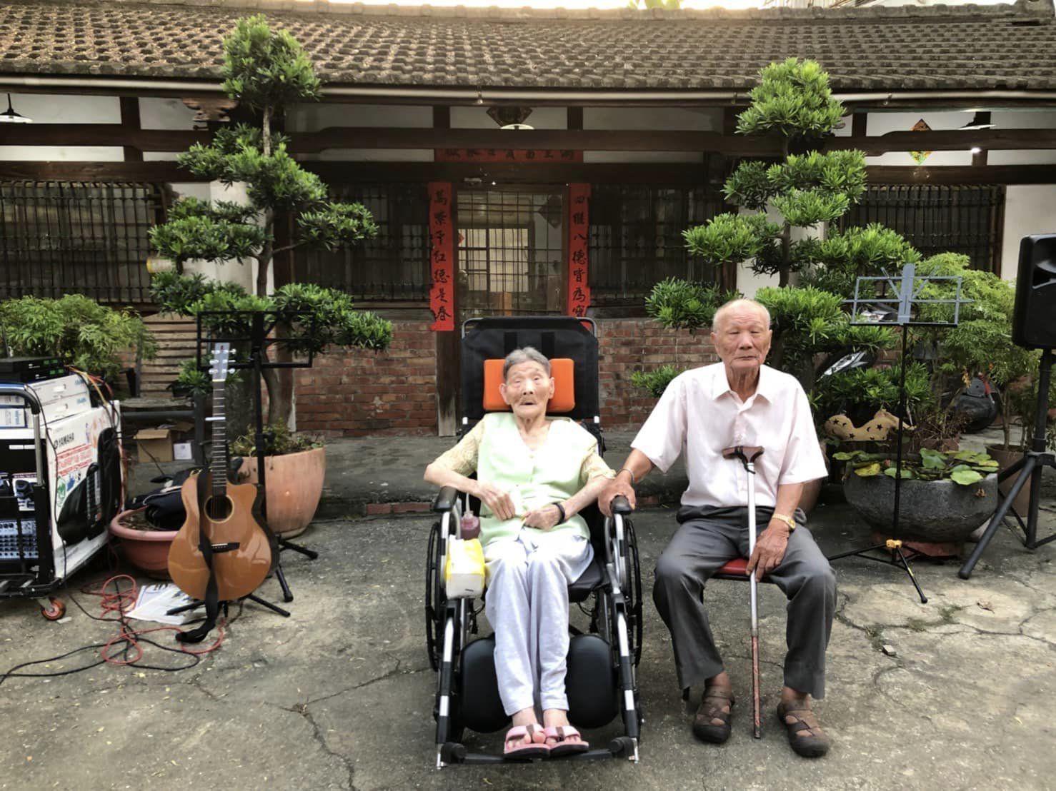 沈麗山、沈游玉治結婚70年。（圖／翻攝自沈榮祿臉書）
