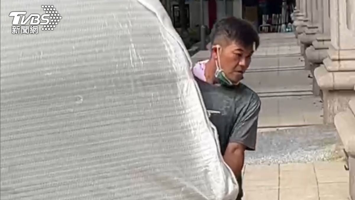 獨／馬國畢又有新工作！「社區搬家具」全被拍親回：想多賺錢│TVBS新聞網