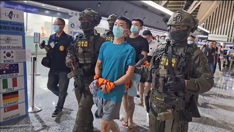 11名台籍通緝犯印尼峇里島遭逮押抵桃機畫面曝光| 社會| 三立新聞網SETN.COM