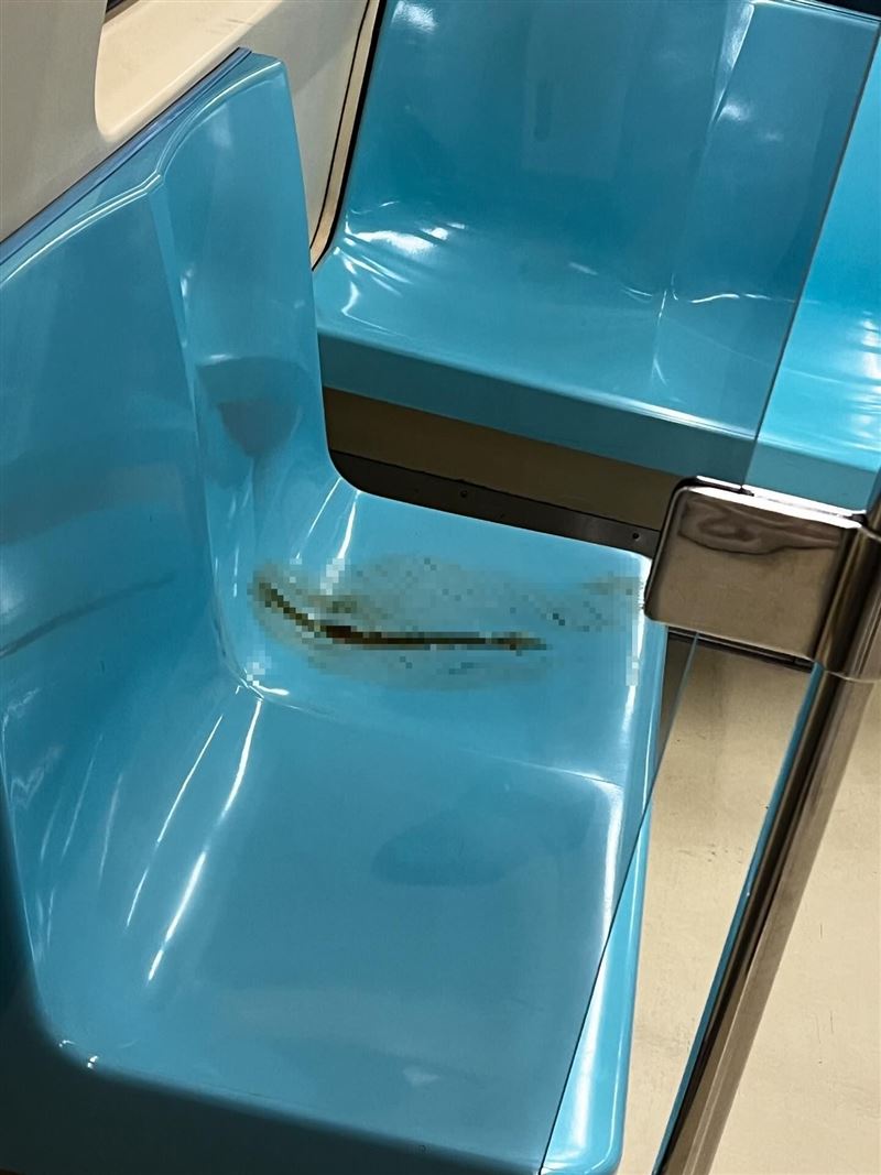 超噁！上禮拜才清過北車西門捷運站又滿地「排泄物」小心踩雷| 社會| 三立新聞網SETN.COM