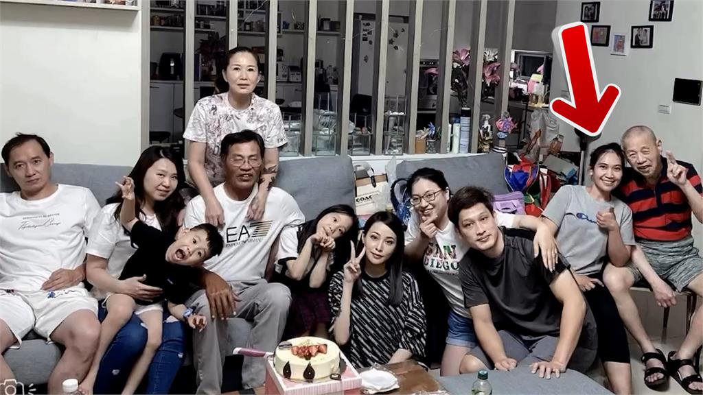 像家人一樣！8年印尼幫傭返鄉結婚　回憶湧現她泛淚喊：我們都愛妳