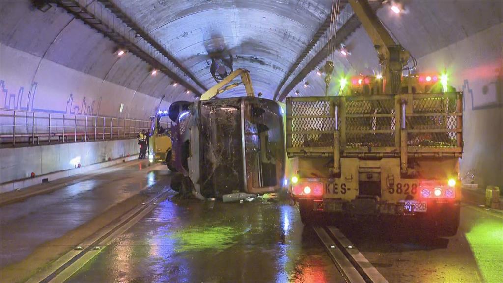 快新聞／康橋校車翻車釀18人傷！校方發聲了蔣萬安趕赴醫院- 民視新聞網