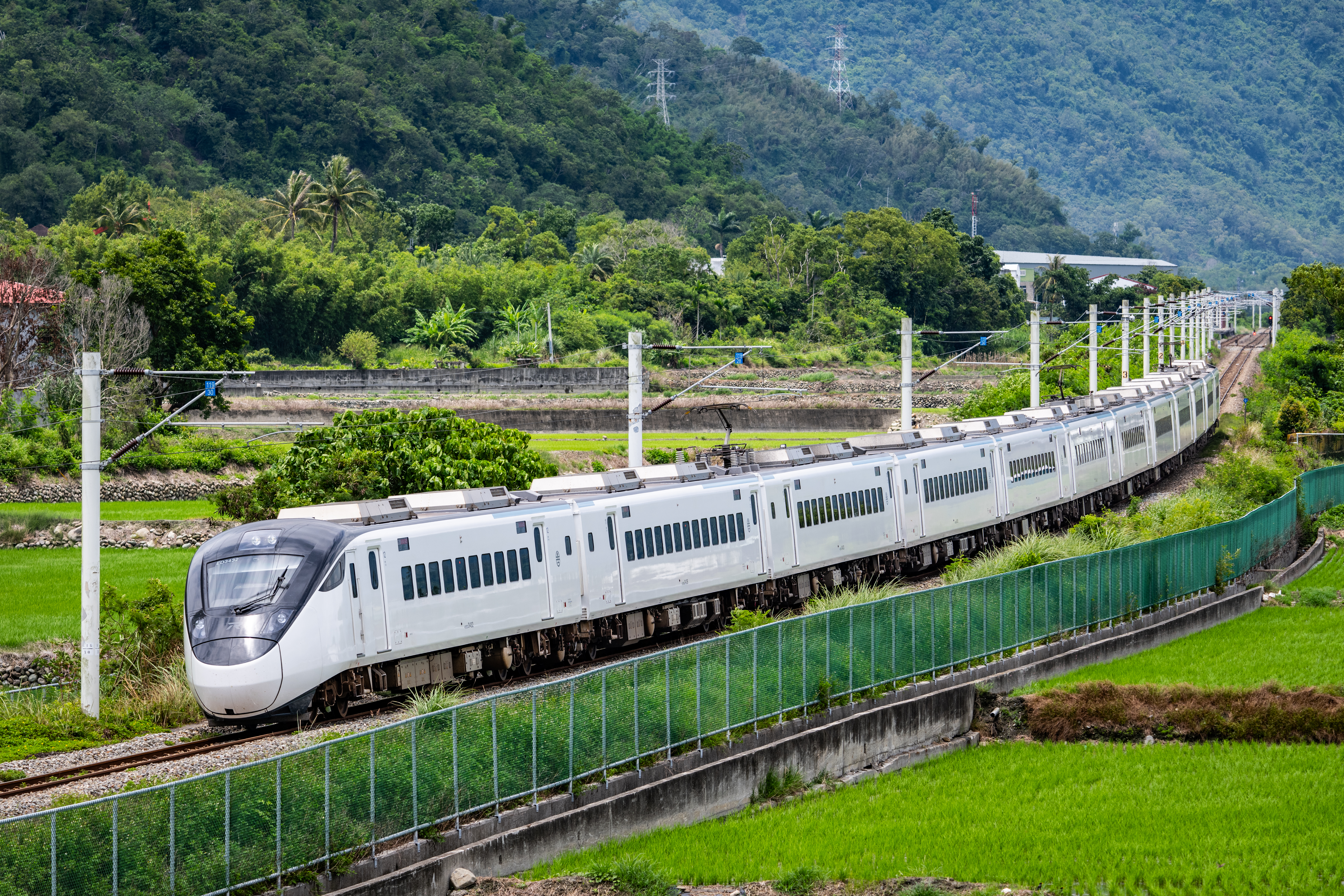 台鐵EMU3000型電聯車- 維基百科，自由的百科全書