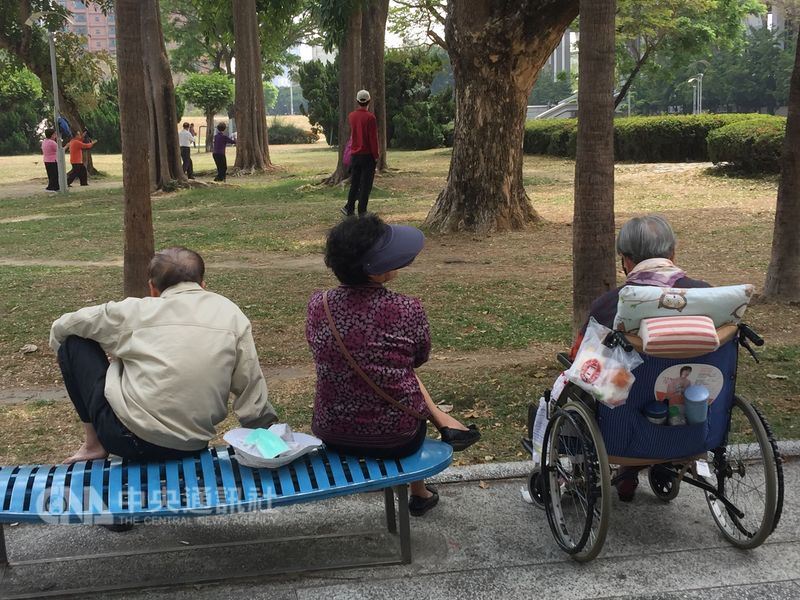 台灣邁入高齡社會每7人有1老人突破14% | 生活| 重點新聞| 中央社CNA