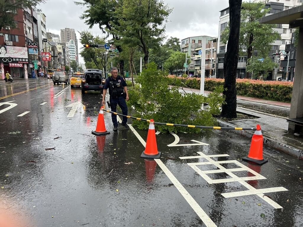 颱風山陀兒來襲高雄2283戶仍停電林園最嚴重| 地方| 中央社CNA
