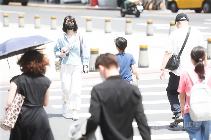 頭痛想吐全身無力可能中暑了熱傷害如何預防急救一篇看懂| 生活| 中央社CNA