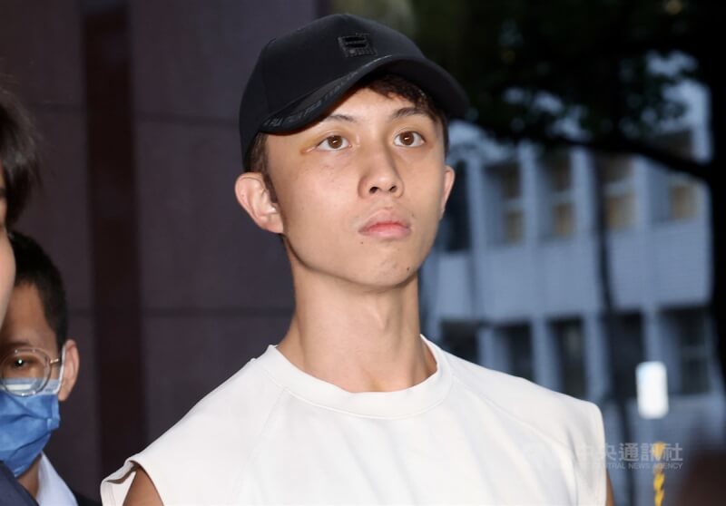 孫安佐日前帶著瓦斯火槍現身台北信義威秀商圈，引發外界關注，19日被帶回北市刑大詢問以釐清案情。中央社記者王飛華攝 113年6月19日